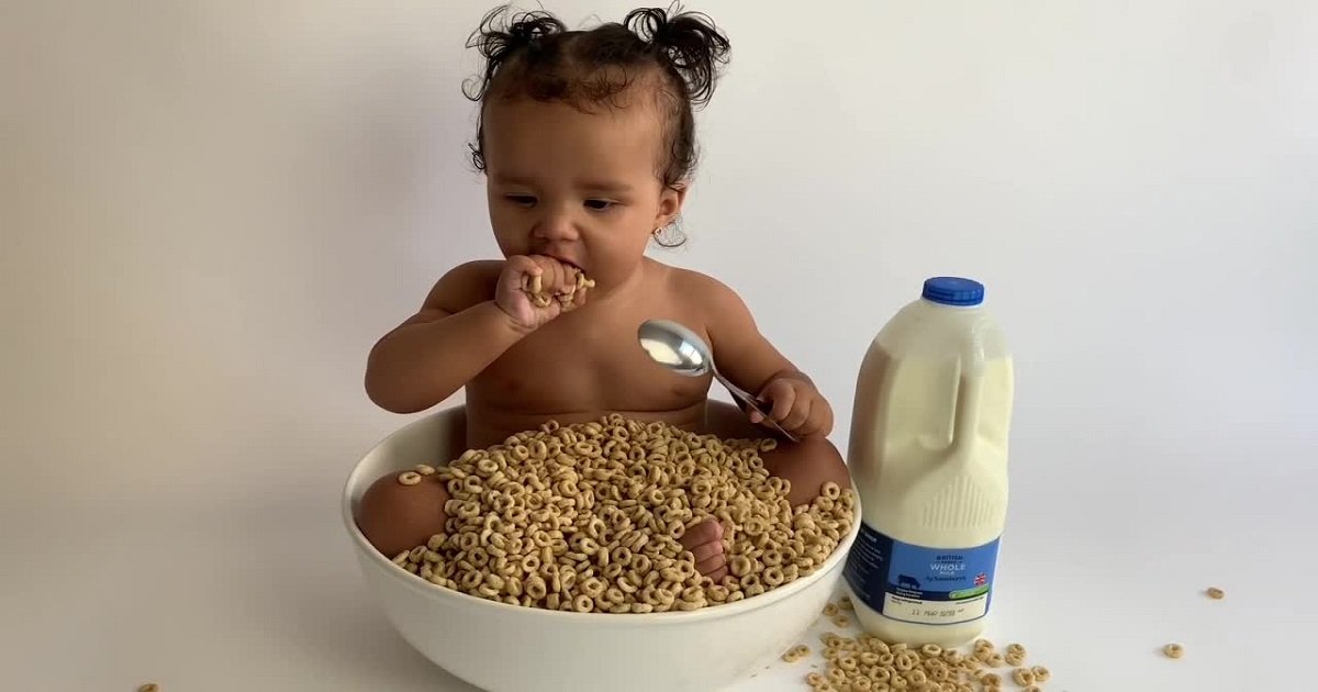 c3 7.jpg?resize=1200,630 - An Adorable Baby Enjoyed Munching On Cheerios While Sitting In A Giant Bowl Full Of It