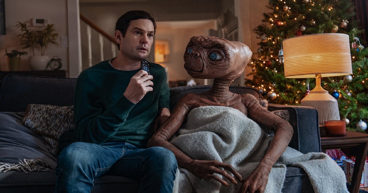 e3.jpg?resize=412,232 - Touching Reunion Between Elliot And E.T. In Sky's New Christmas Ad