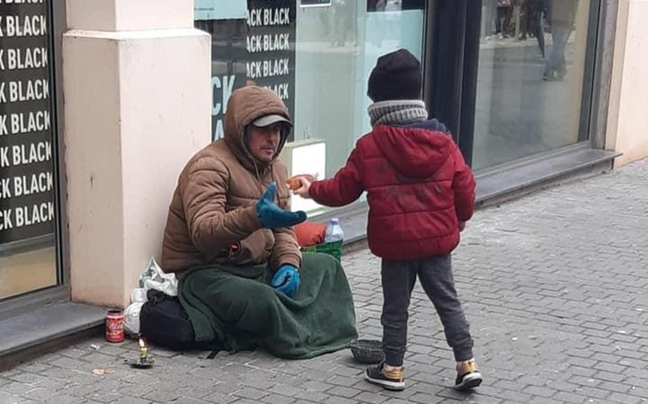 facebook dr.jpg?resize=1200,630 - Lucas, 5 ans, distribue des viennoiseries aux sans-abri tous les samedis avec son père