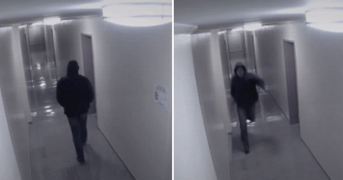 ghost dragging man.jpg?resize=412,275 - Une caméra de vidéosurveillance montre une silhouette sombre traînant un homme dans un couloir