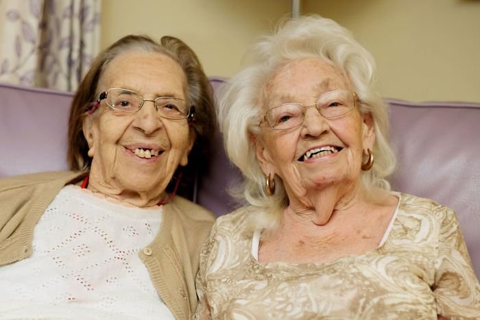 ipnoze.jpg?resize=412,275 - Pour leur 80 ans d'amitié, elles emménagent dans la même maison de soins