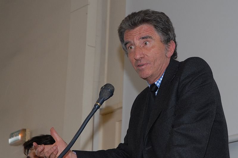 jl2.jpg?resize=412,275 - Les dessous de la politique: Jack Lang aurait reçu des costumes pour près de 600.000 euros...