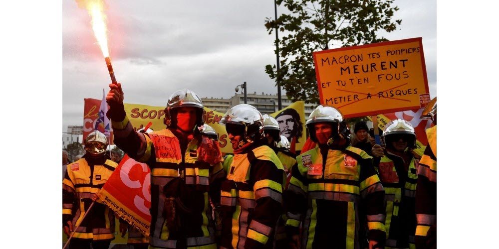 le jsl.jpg?resize=1200,630 - Grève du 5 décembre: Les pompiers ont défilé à Paris et en province, sous les acclamations des manifestants