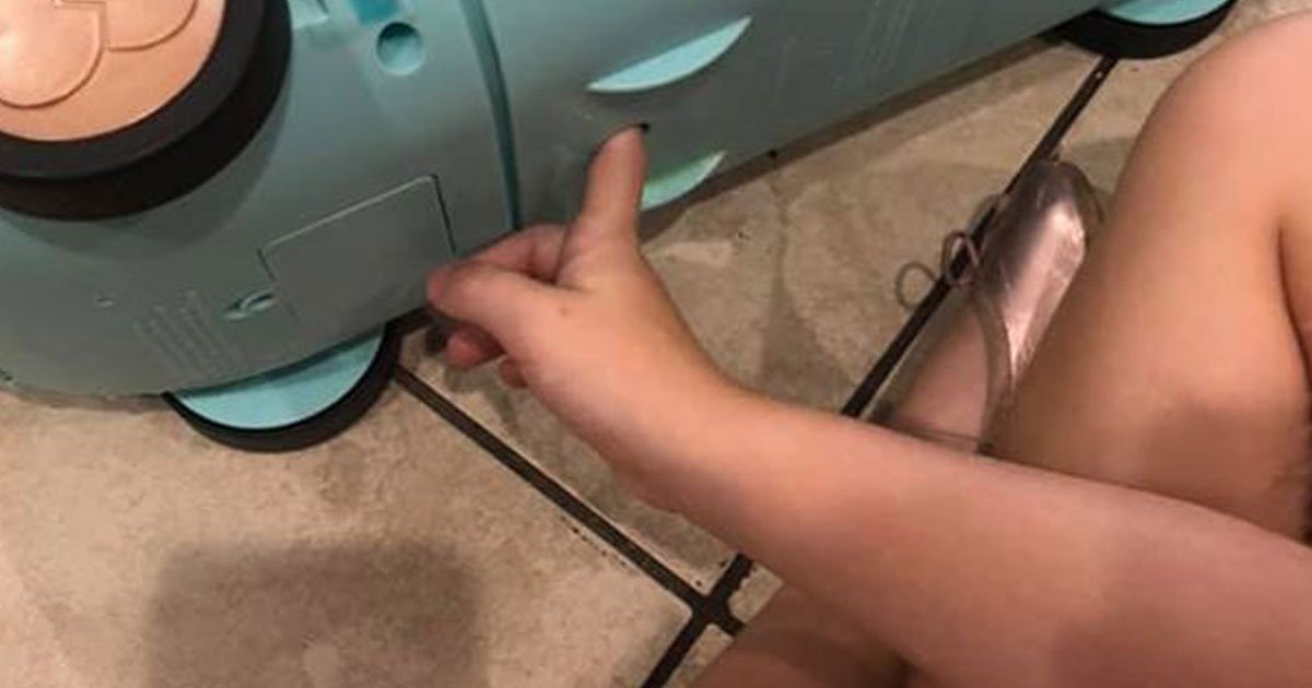 parents warn about toy van.jpg?resize=412,275 - Don’t Let Your Children Play With This Toy Van As Several Parents Warned About It