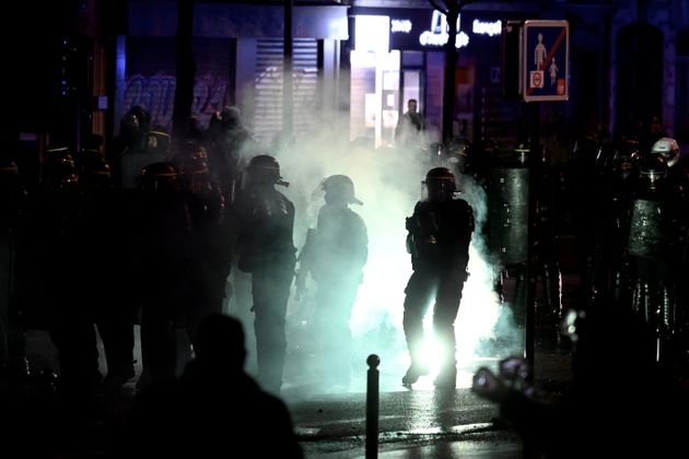 philippe lopez getty images.jpeg?resize=1200,630 - Manifestation du 17 décembre à Paris : Des policiers chargent, les pompiers s'interposent