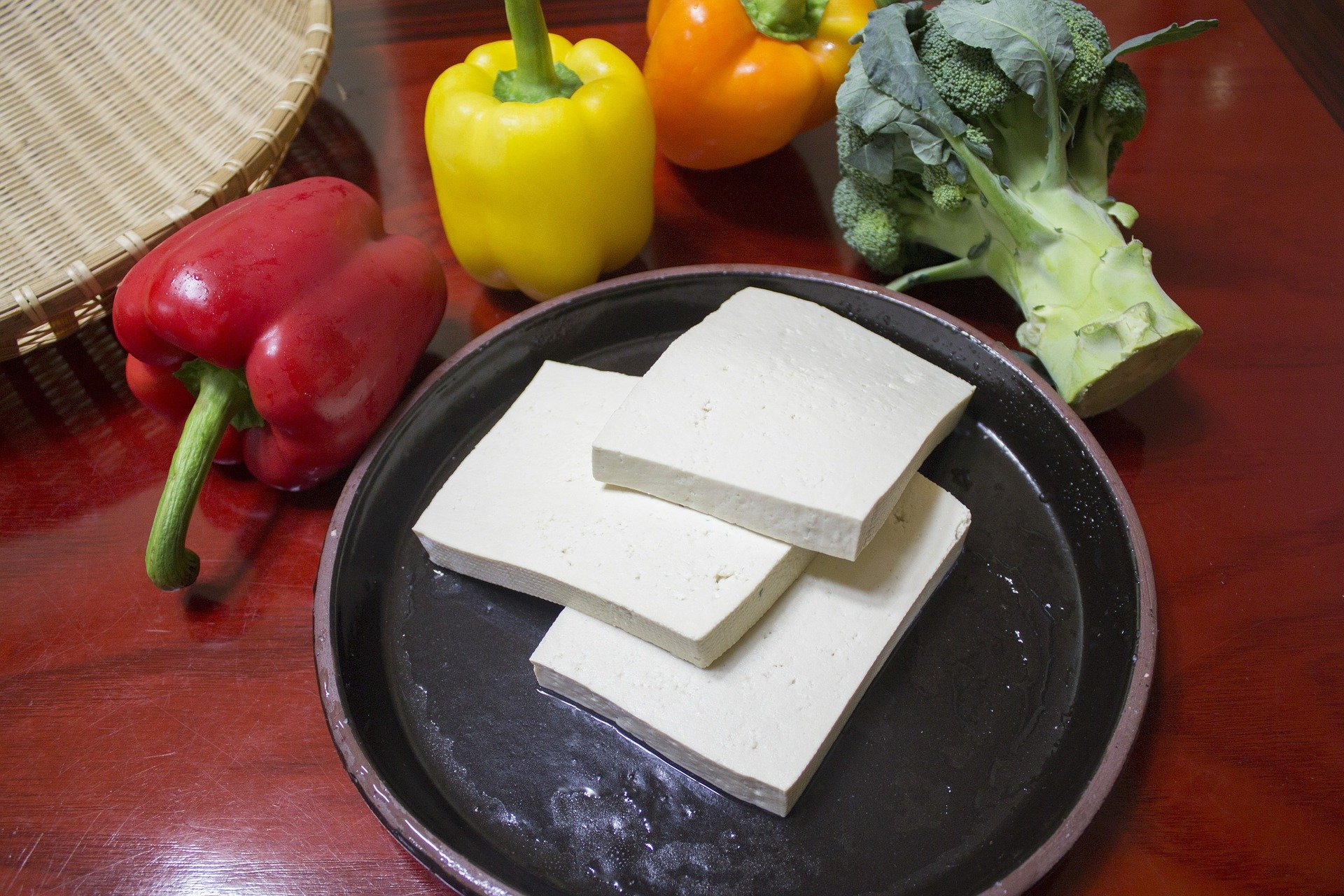 slice the tofu 597229 1920.jpg?resize=1200,630 - La fabrication du tofu cause un problème écologique et sanitaire