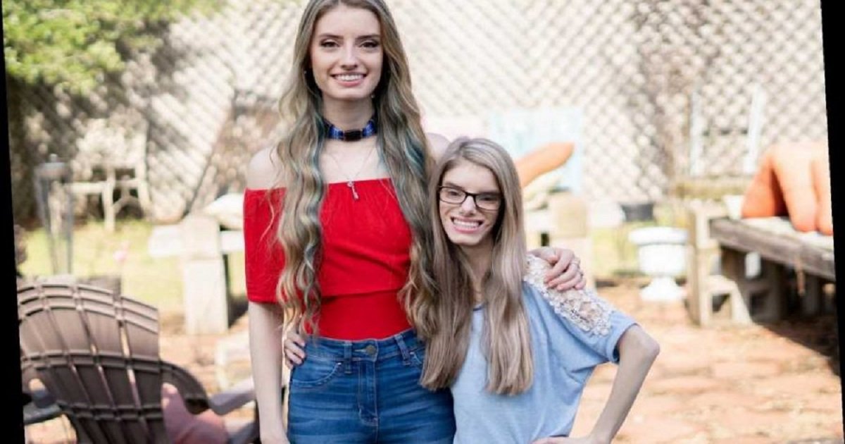 t3 3.jpg?resize=1200,630 - Two Sisters Are Identical Twins But One Of Them Has Dwarfism
