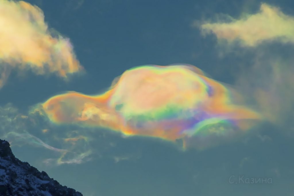 1 35.jpg?resize=412,232 - Merveilles de la nature: Connaissez-vous les nuages iridescents ?
