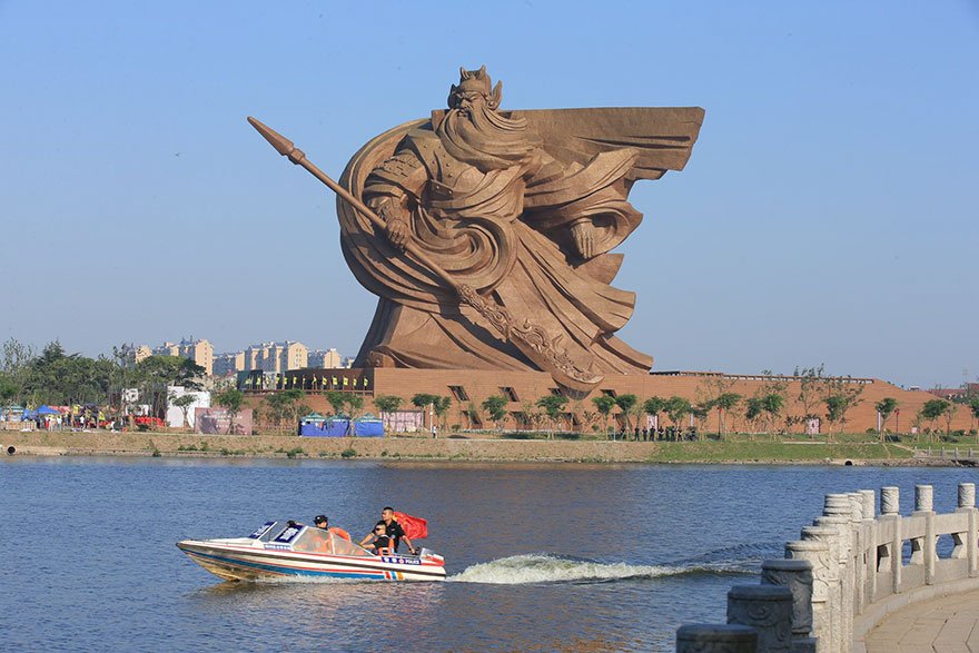 Epic 1,320-ton God Of War Statue In China