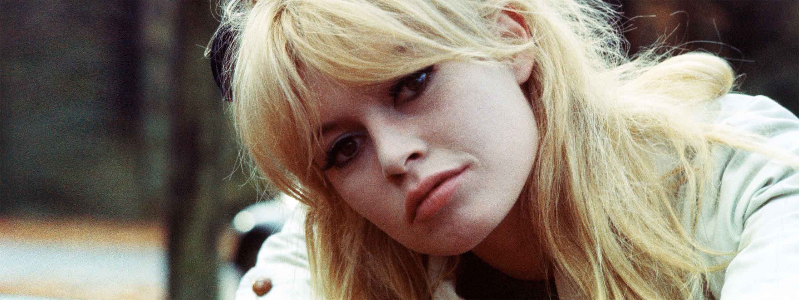 2560x963 brigitte bardot curtain bangs.jpg?resize=412,275 - Coiffure : Changez de style, adoptez la tendance frange rideau !