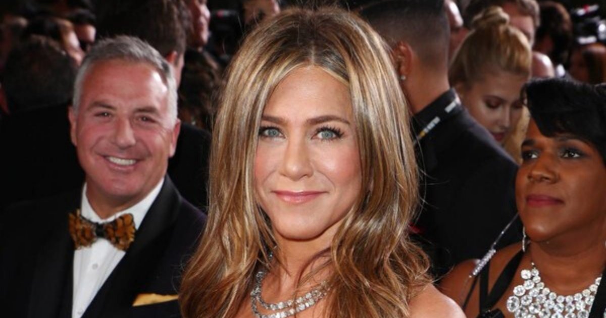 aniston.png?resize=412,232 - Jennifer Aniston Snubbed Critics’ Choice Awards To Reunite With Lisa Kudrow And Courtney Cox