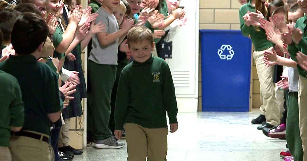 boy got standing ovation cancer.jpg?resize=412,232 - Six-Year-Old Boy Received A Standing Ovation By Classmates After Finishing The Last Round Of Chemotherapy