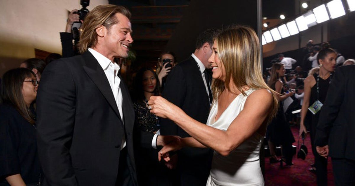 brad pitt jennifer aniston.jpg?resize=412,232 - Photographer - Who Captured Brad Pitt And Jennifer Aniston Reuniting - Revealed What Happened Before She Took Their Pictures