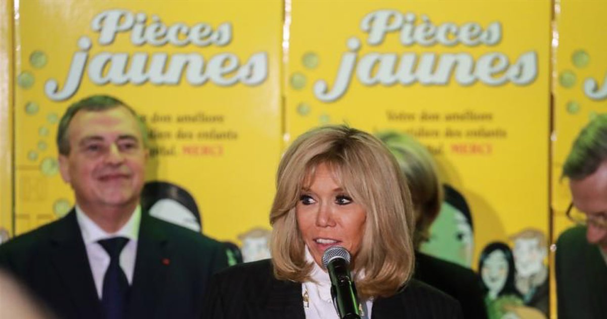 brigitte macron pieces jaunes.png?resize=1200,630 - Brigitte Macron fait la promotion de l’opération Pièces Jaunes