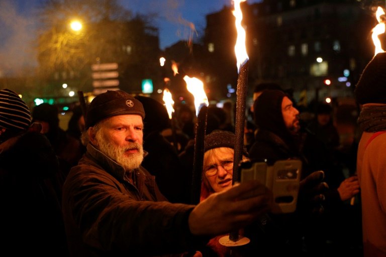 d134684233956b252d443de9ee976b17e9b9fd4d.jpg?resize=412,275 - Réforme des retraites : Durant un rassemblement des chants évoquaient la décapitation de Macron