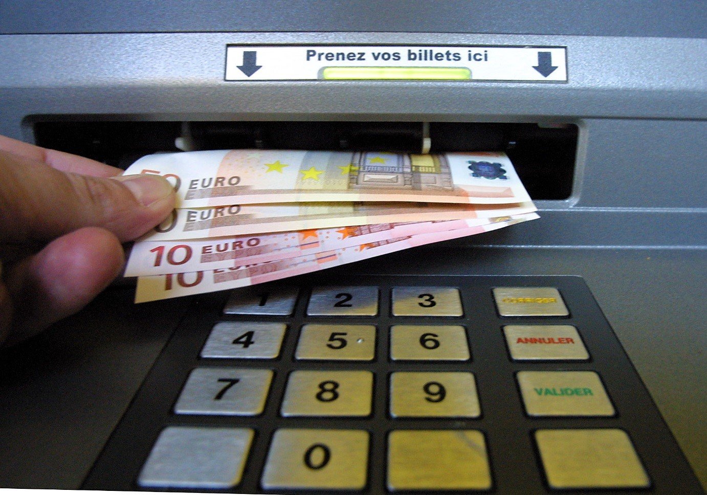 dab.jpg?resize=412,232 - Grève: risque d'une pénurie de billets aux distributeurs suite à la mobilisation des salariés de la Banque de France