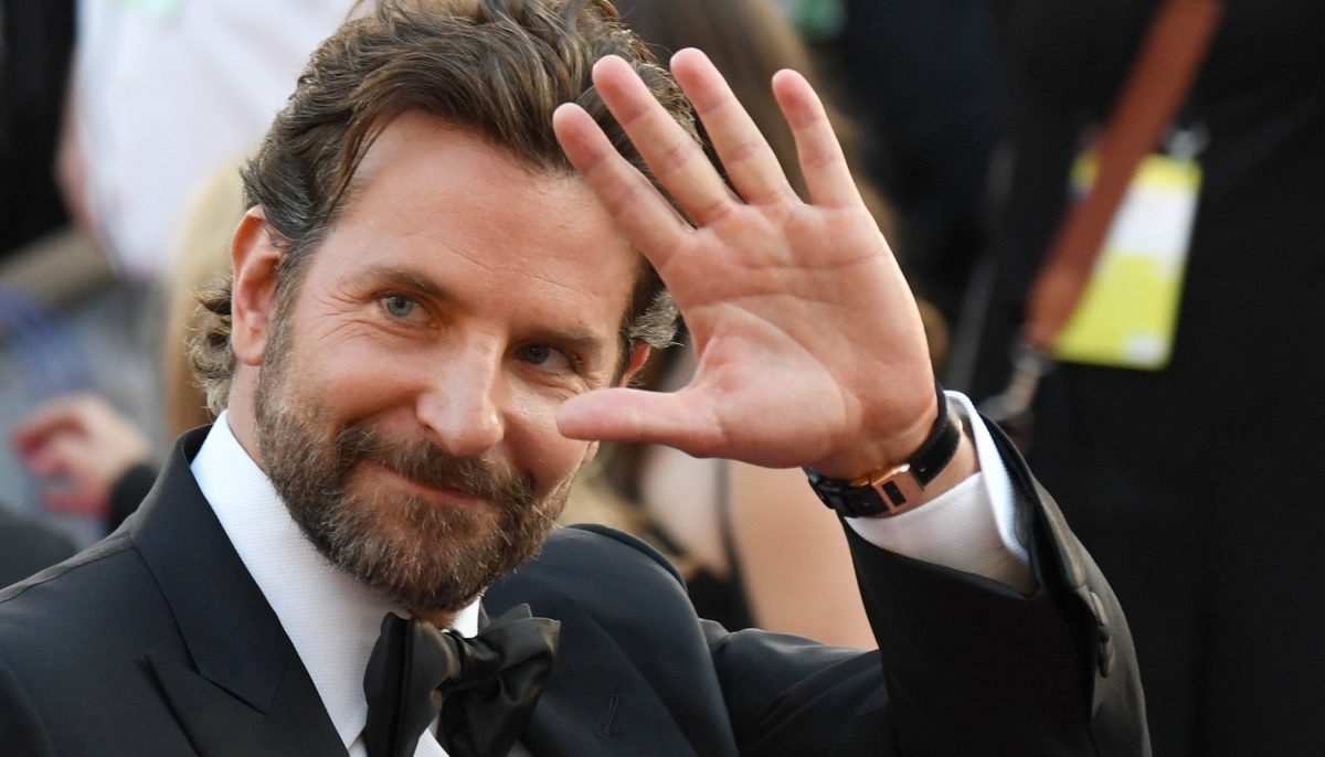 epoch times.jpg?resize=412,232 - Après "A Star is Born", Bradley Cooper prépare un nouveau film musical !