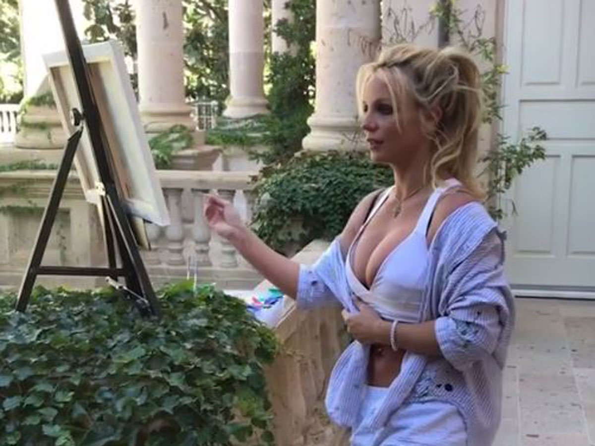 glamour.jpg?resize=1200,630 - Britney Spears est aussi une artiste peintre : Sa première exposition aura lieu en France