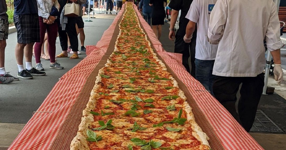 p3 8.jpg?resize=412,275 - Italian Restaurant Created A 300-Foot Pizza To Help Fundraise For Firefighters