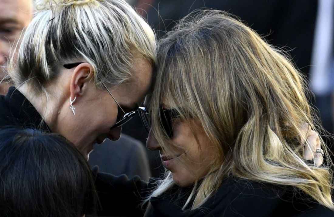 paris match belgique.jpg?resize=412,232 - Laura Smet malmenée par Laeticia Hallyday ? Un proche de la star défend son amie