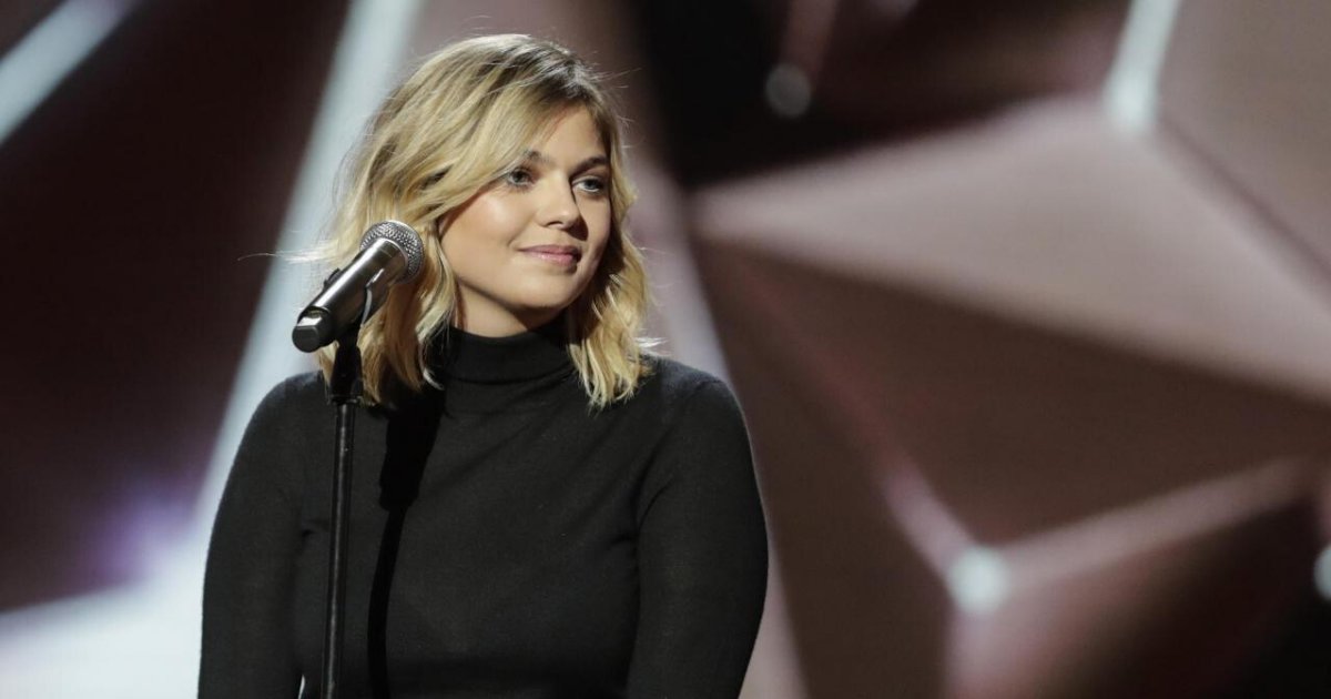 sans titre3 1.png?resize=412,232 - La chanteuse Louane dévoile son baby bump au dernier défilé de Jean Paul Gaultier