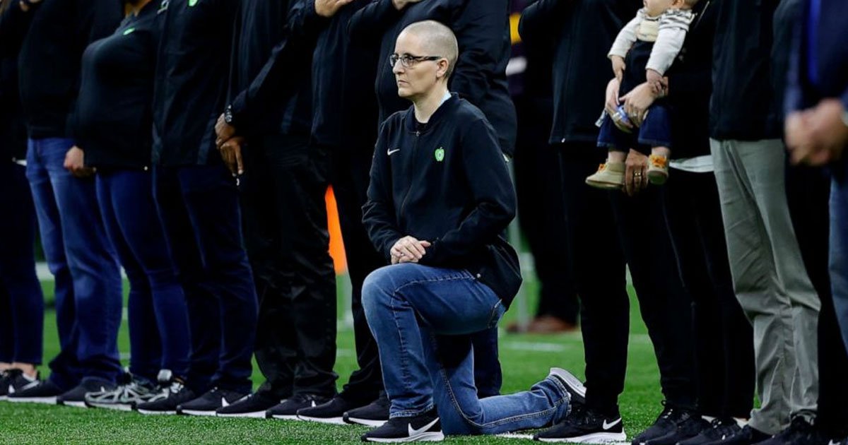 teacher of the year knelt during anthem at ncaa championship game.jpg?resize=412,275 - 'Teacher Of The Year' Knelt During Anthem At NCAA Championship Game