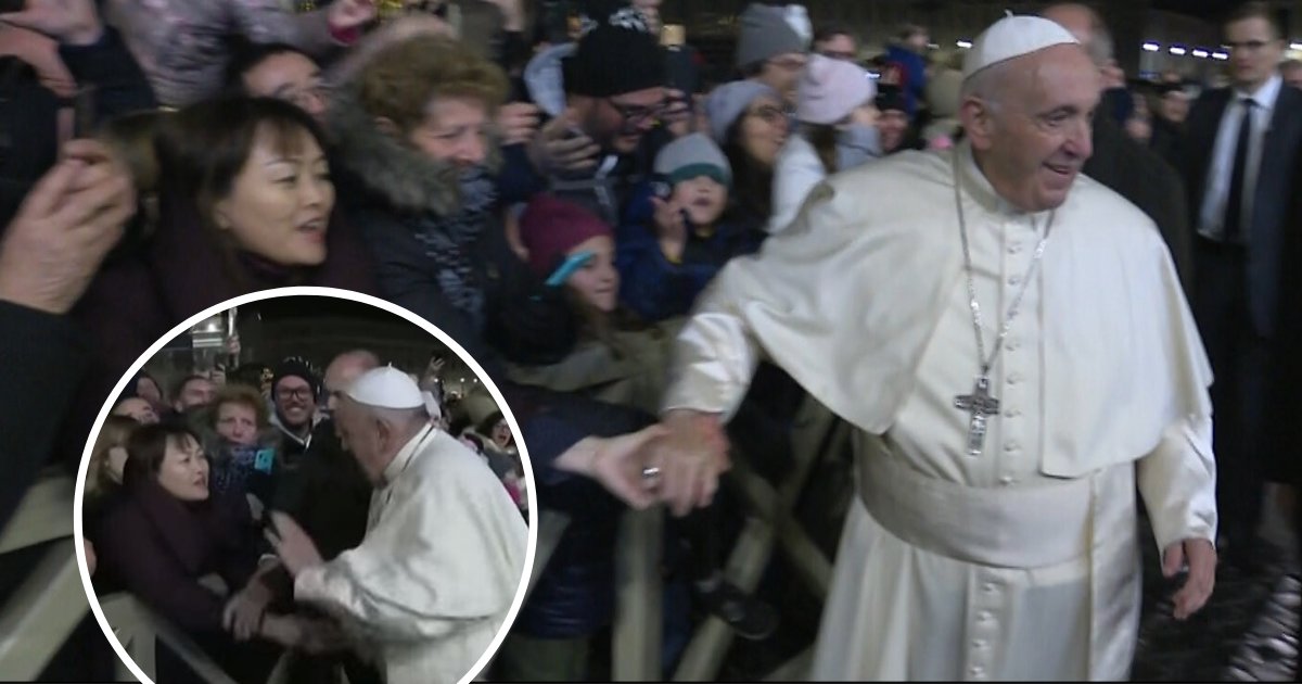 untitled design 41.png?resize=412,275 - Angry Pope Francis Slapped A Woman After She Grabbed His Arm And Pulled Him Closer