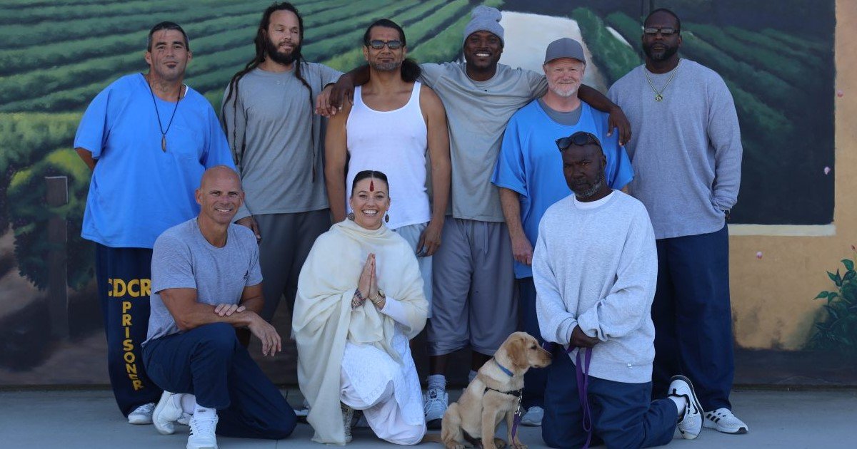 2 105.jpg?resize=412,232 - Brothers Helped Paint A Gigantic Mural In Prison For An Innovative Rehabilitation Project