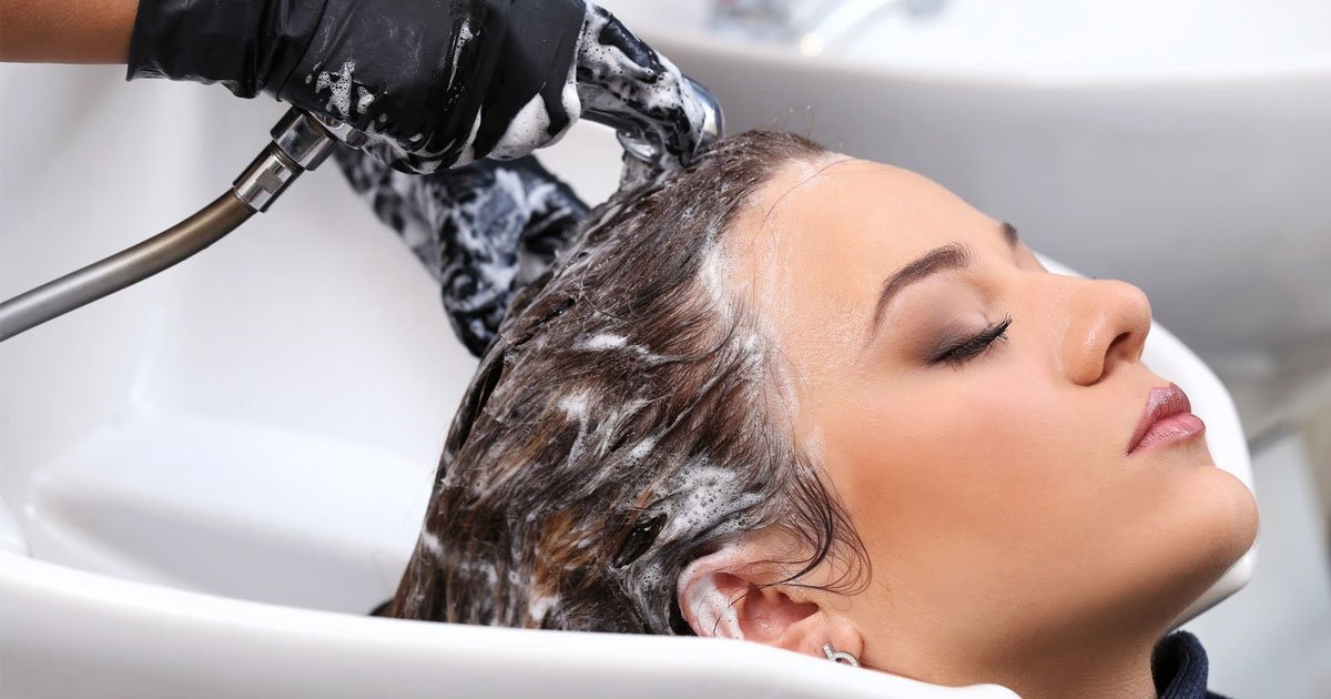 a hairdresser revealed shampooing your hair every day could be doing more harm than good.jpg?resize=412,275 - A Hairdresser Recommends Washing Your Hair Every Two To Three Days Unless You Have An Oily Scalp