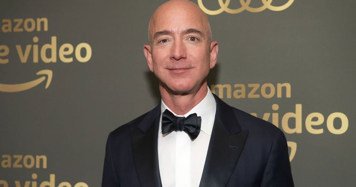 amazon ceo jeff bezos has bought david geffens beverly hills home for 165 million.jpg?resize=412,275 - Amazon CEO Jeff Bezos Bought David Geffen's Beverly Hills Home For $165 Million