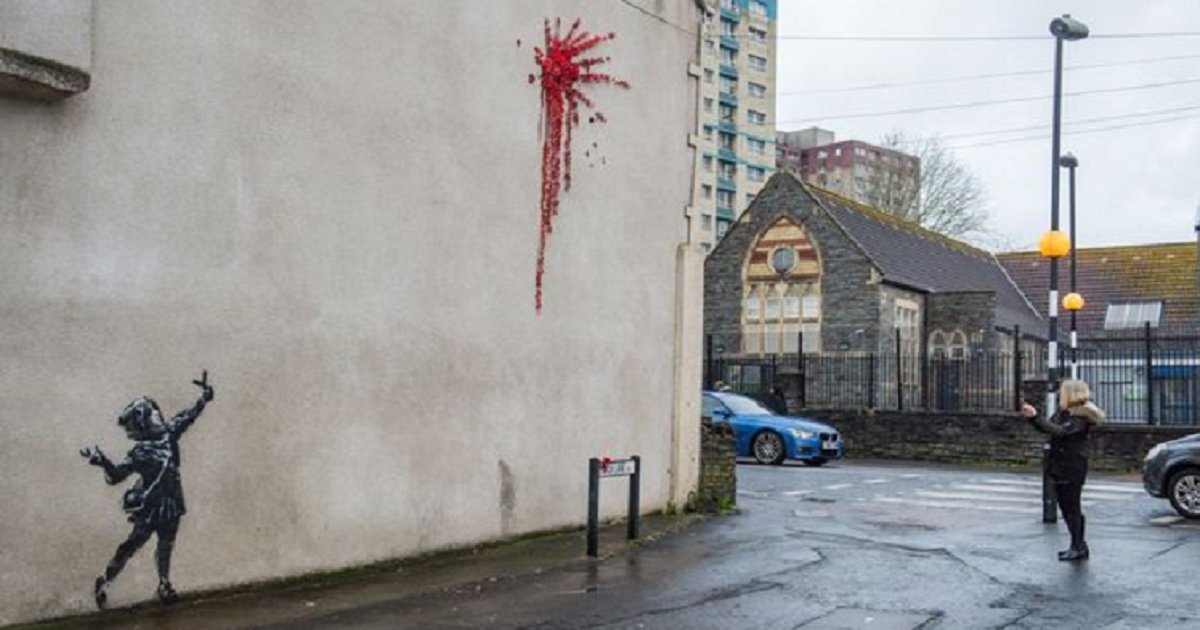 b3 3.jpg?resize=412,275 - Valentine's Day-Themed Banksy's Artwork Vandalized Within 48 Hours