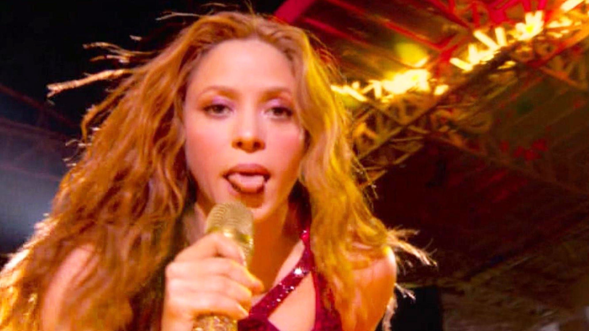 eto a05 shakira demi 020320.jpg?resize=412,275 - La langue de Shakira a beaucoup marqué les esprits durant le Superbowl, mais c'est en fait une référence à ses racines culturelles