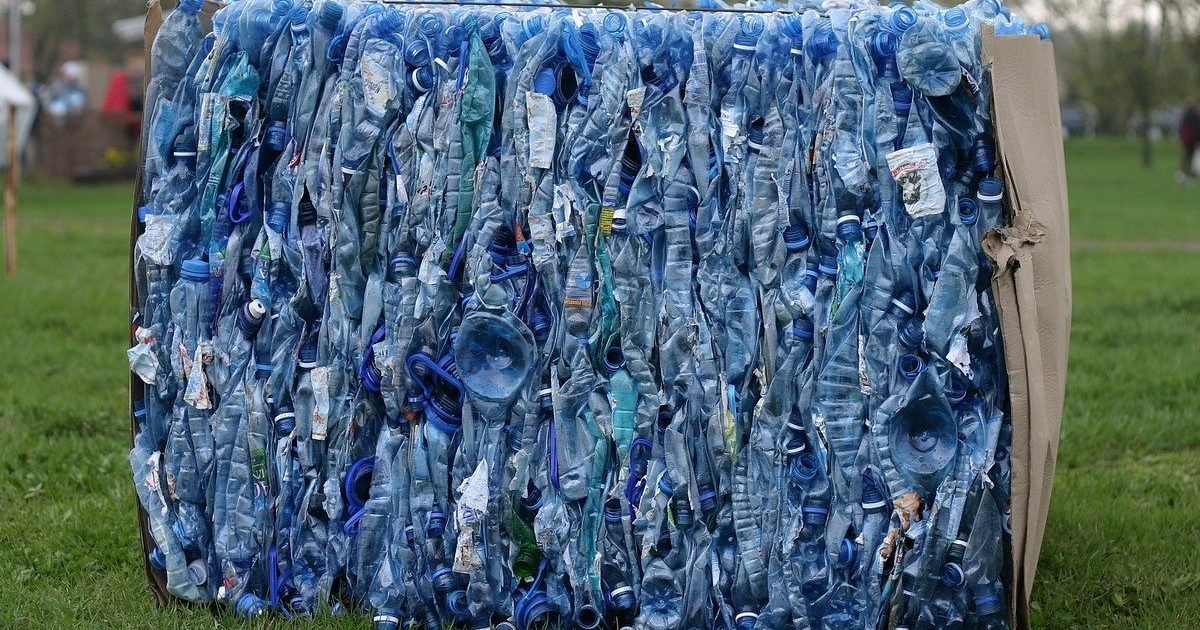 garbage 698411 1280 e1582159501908.jpg?resize=1200,630 - Recyclage du plastique : La Norvège recycle 97% de ses bouteilles plastiques grâce à une méthode simple