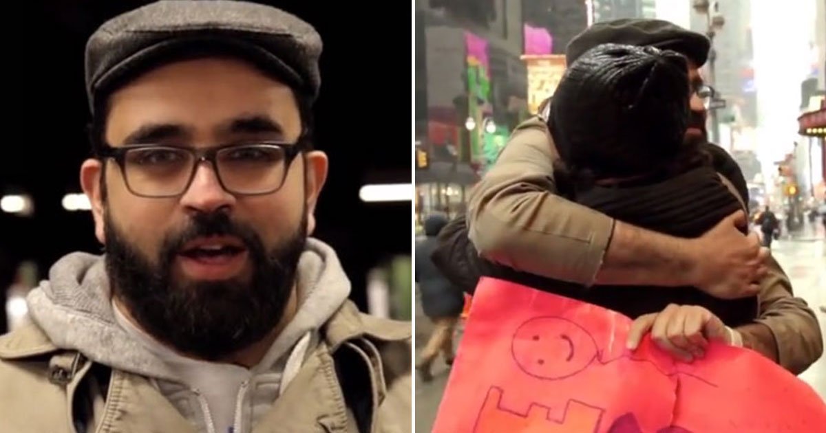 man gives free hugs.jpg?resize=412,275 - Man Travels Across The Country To Give Free Hugs To Strangers