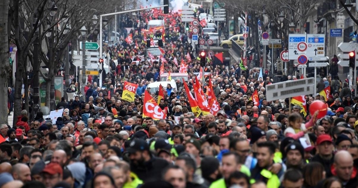 manif retraites.jpg?resize=1200,630 - Plus de 120.000 manifestants sont encore descendus dans les rues de Paris pour protester contre la réformes des retraites