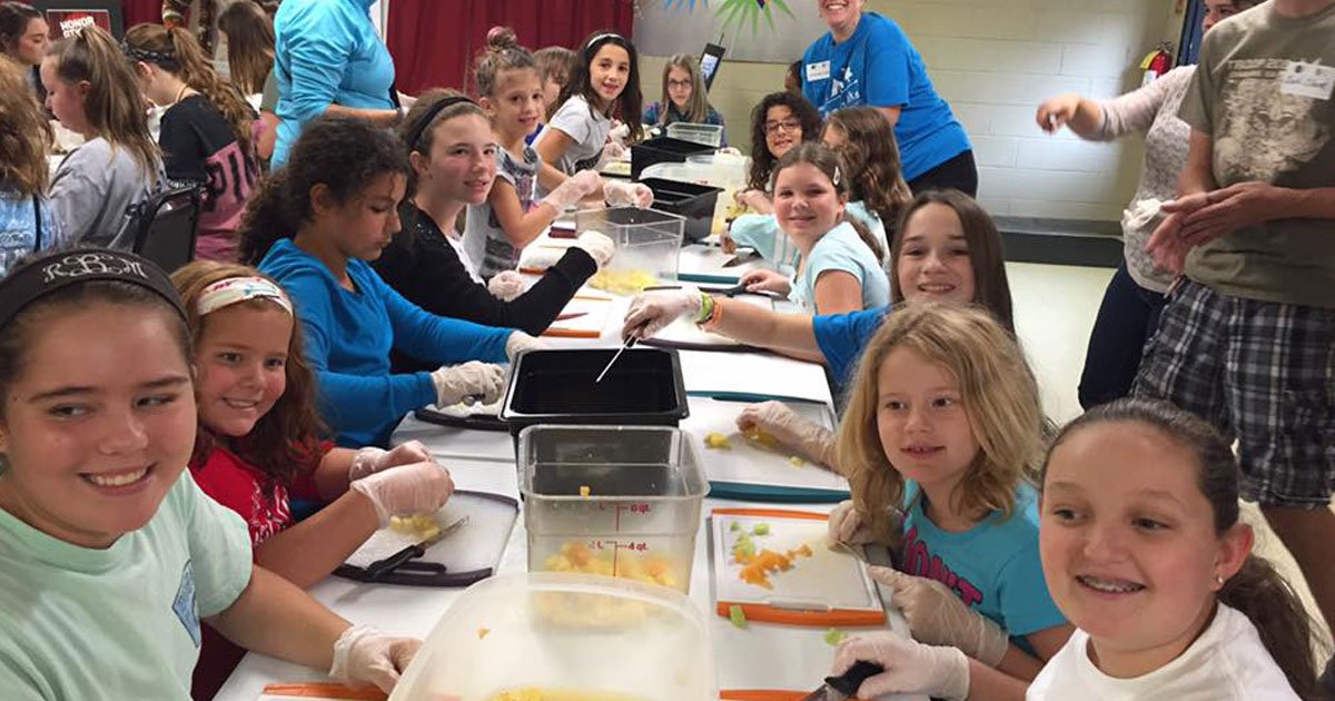 meals by grace.jpg?resize=412,275 - This Non-profit Organization Feeds Children And Families In Need