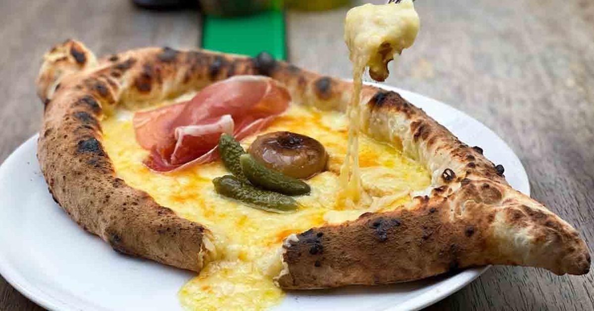 pizza pilgrims team up with the cheese bar to create a fondue pizza e1581610741362.jpg?resize=1200,630 - Fondue ou pizza ? Plus besoin de choisir, essayez donc la Fonduta !