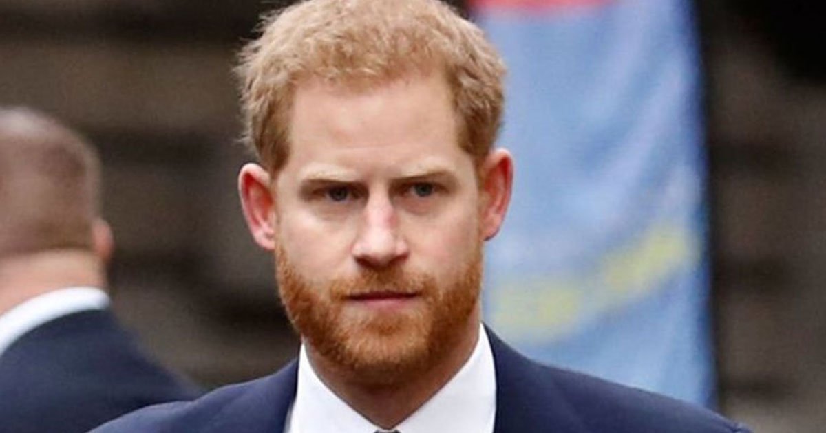 royal author harry unhappy man.jpg?resize=412,275 - Le prince Harry est devenu un homme malheureux après la mort de sa mère et sa carrière ratée