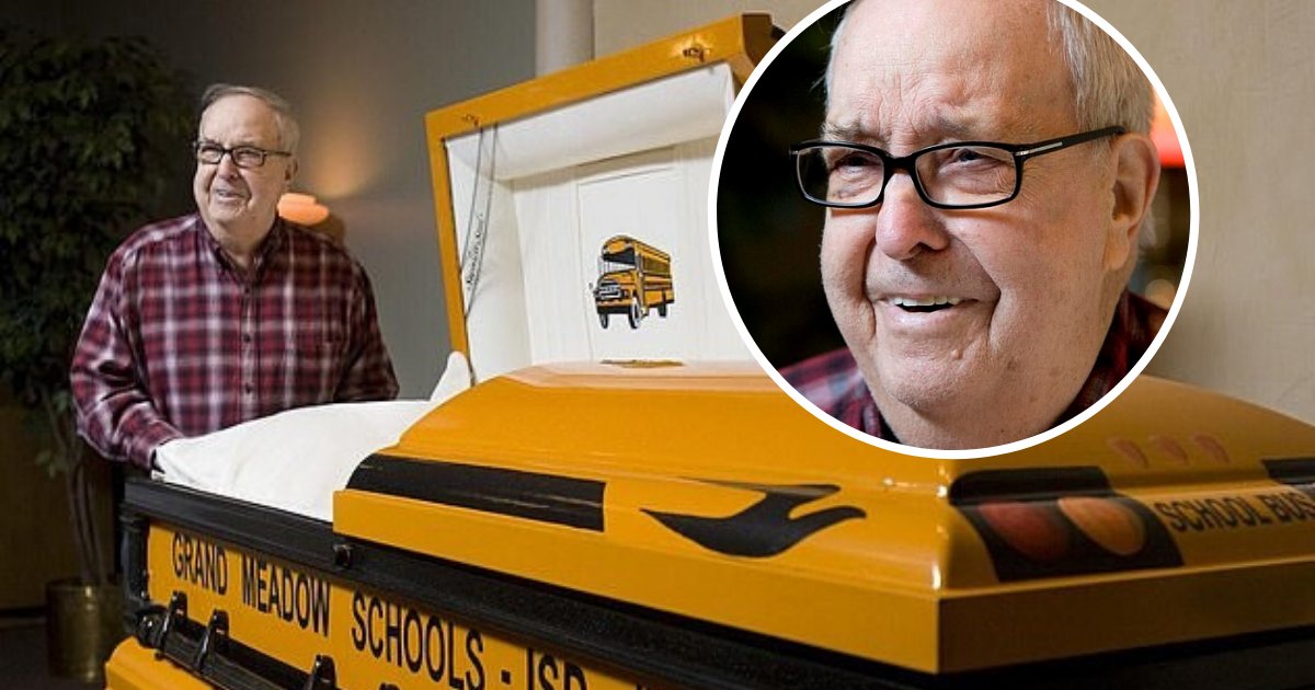 untitled design 14 1.png?resize=1200,630 - Un chauffeur de bus scolaire repose dans un cercueil jaune qu'il a conçu lui-même