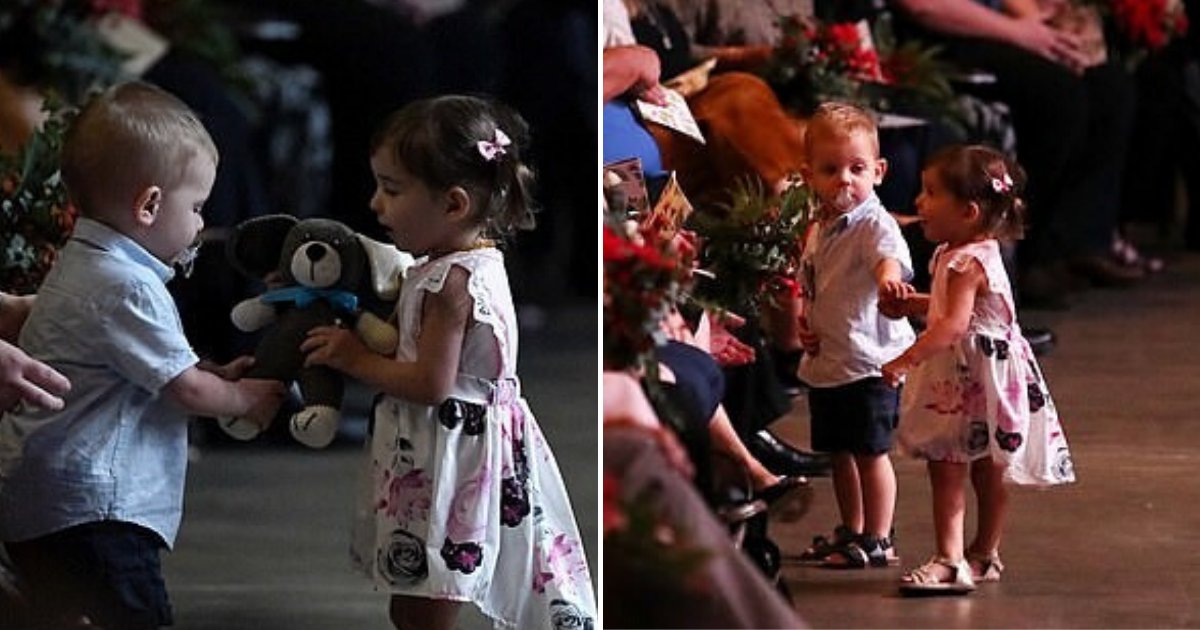 untitled design 30 1.png?resize=412,275 - Children Of Firefighters Who Died Battling Fires Seen Sharing A Teddy Bear During Touching Vigil