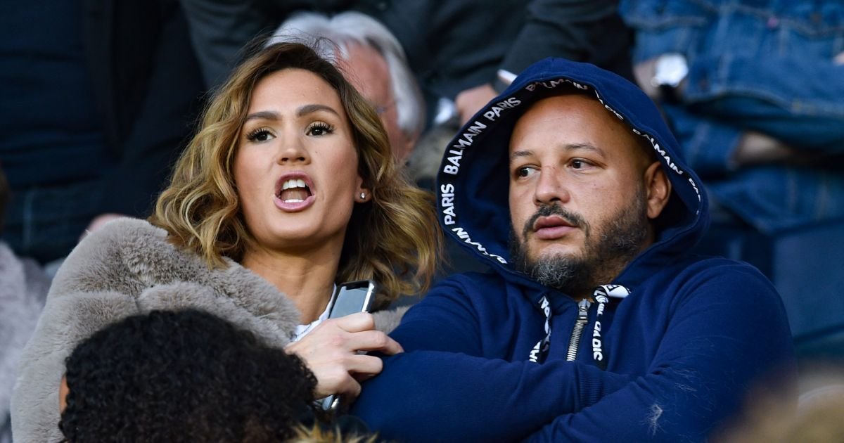 vitaa hicham 4.jpg?resize=412,275 - PSG: La chanteuse Vitaa et son mari Hicham ont été vus en tribune au Parc des Princes