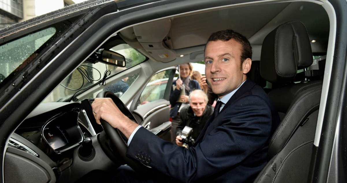 voiture macron.jpg?resize=412,275 - Lors de son déplacement en Pologne la voiture d'Emmanuel Macron est tombée en panne