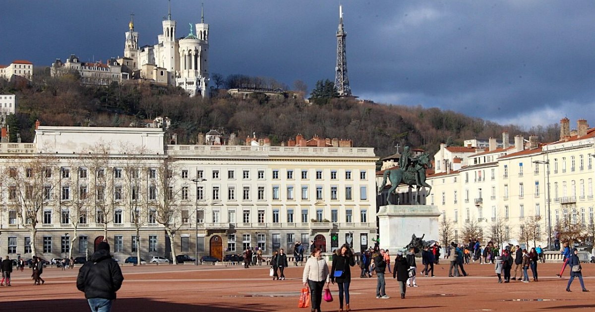 vonjour 2.png?resize=1200,630 - Lyon : un homme qui déambulait avec une machette à la main a été interpellé