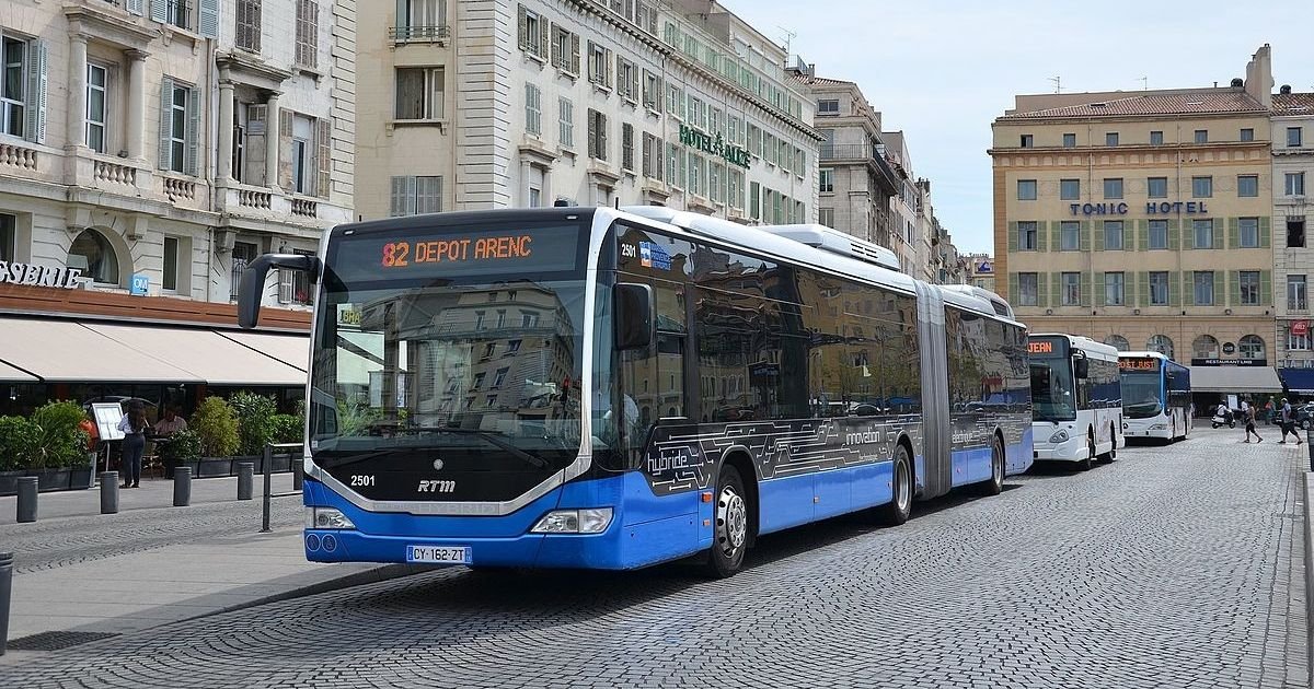 vonjour3.jpg?resize=412,275 - Un chauffeur de bus marseillais frappé après avoir refusé de laisser monter deux personnes transportant un frigo