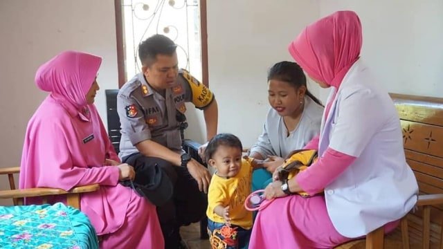 Sempat Viral, Bayi Peminum Kopi di Sulbar Kini Diberi Minum Susu ...