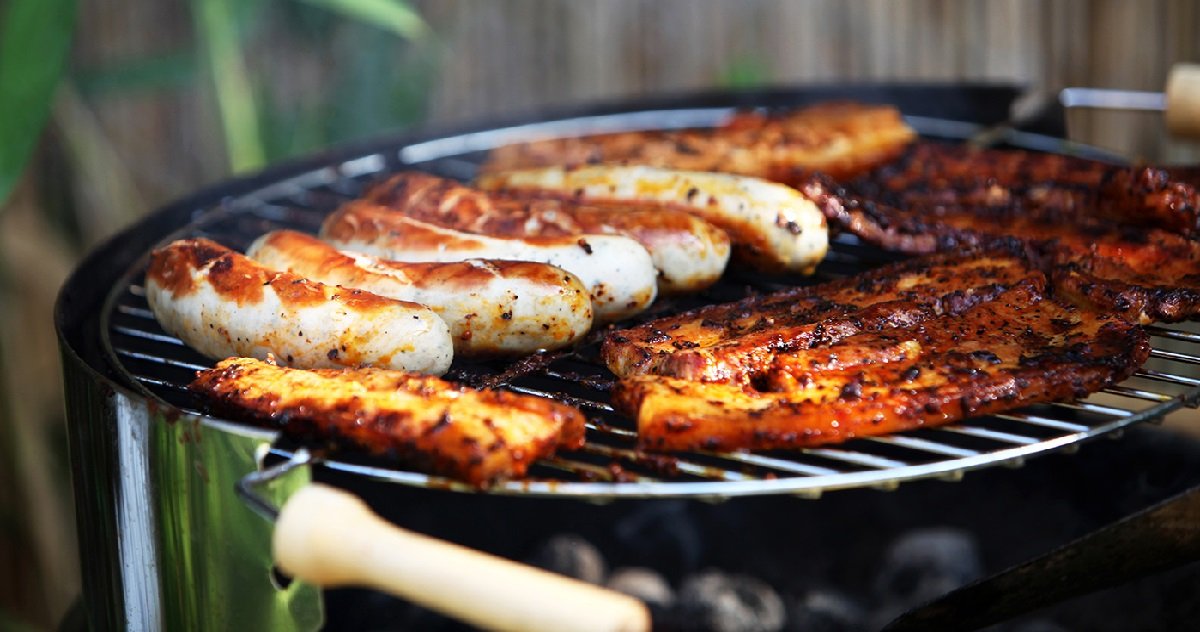 bbq.jpg?resize=412,275 - Histoire de confinement: Ils organisent un barbecue dans la rue et caillassent les gendarmes