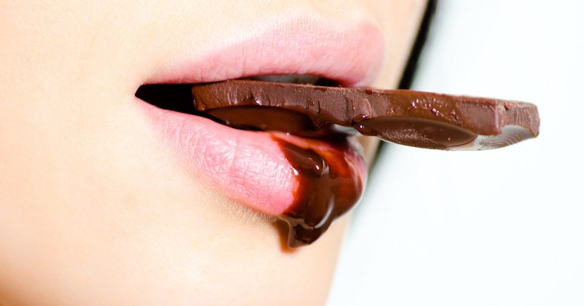 chocolate woman lips e1583064883762.jpg?resize=1200,630 - Manger du chocolat noir réduirait les risques de dépression