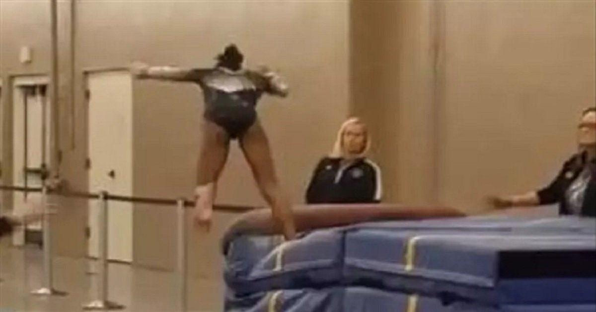 g3.jpg?resize=412,275 - Gymnast Narrowly Avoided Serious Injury, All Thanks To Her Quick-Thinking Coach