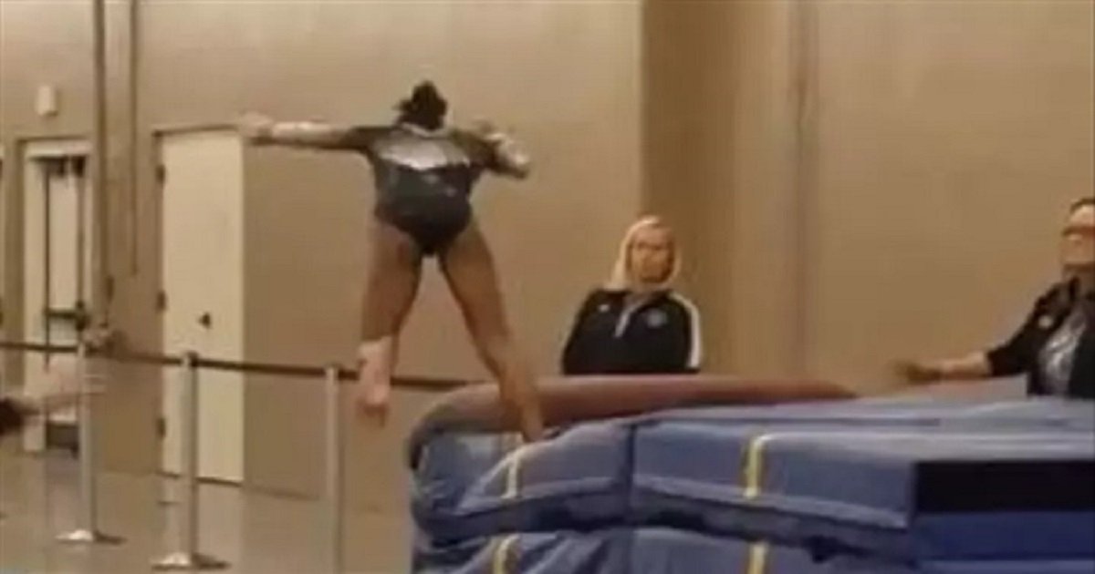 g3.jpg?resize=412,232 - Gymnast Narrowly Avoided Serious Injury, All Thanks To Her Quick-Thinking Coach