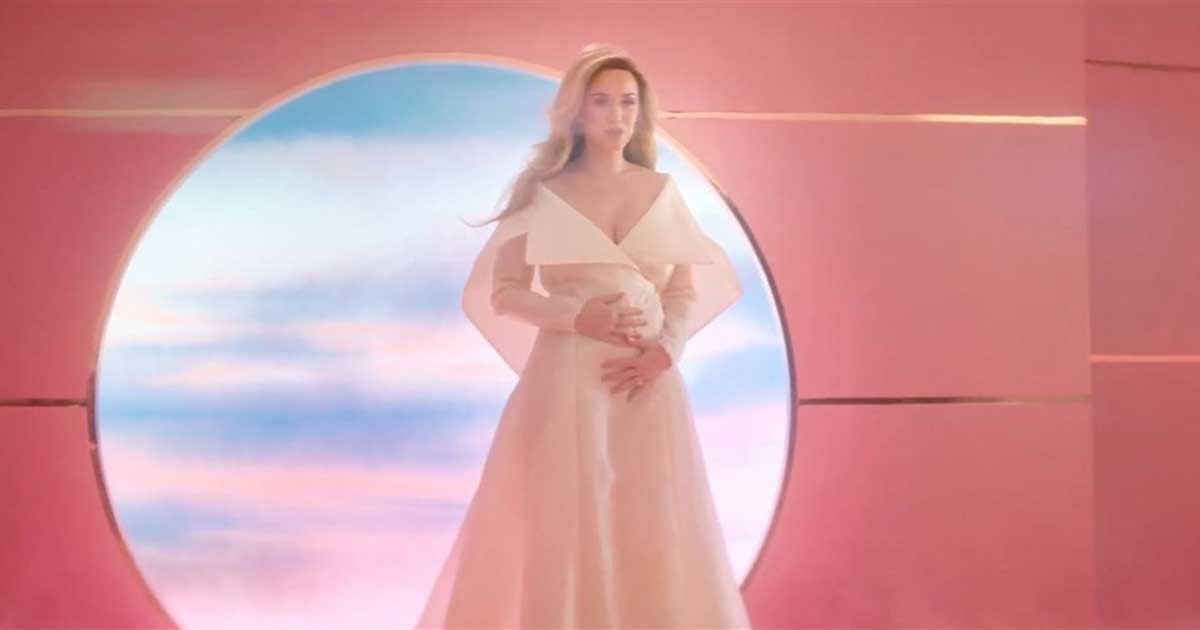 katy perry capitol records zuma press.jpg?resize=412,275 - Katy Perry Reveals Pregnancy In Her New Music Video